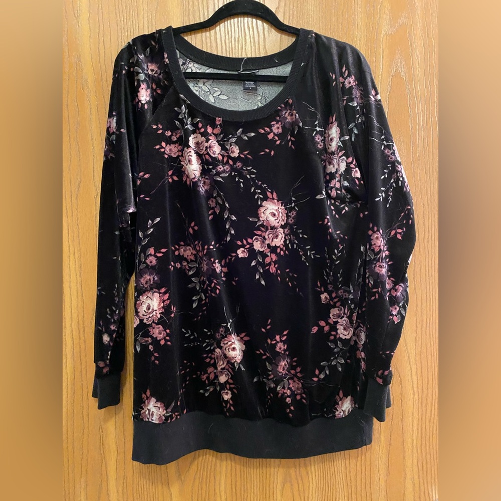 Velvet floral black sweatshirt